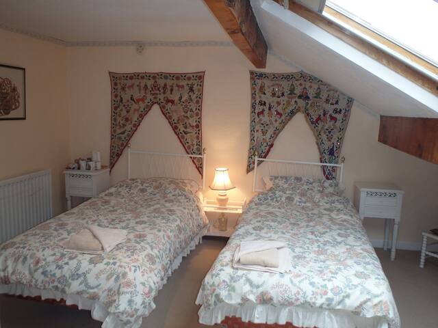 Cosy twin ensuite in quiet location