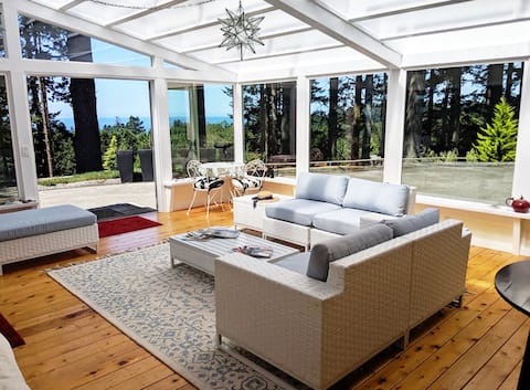 Ocean view private King suite in 3 acre forest