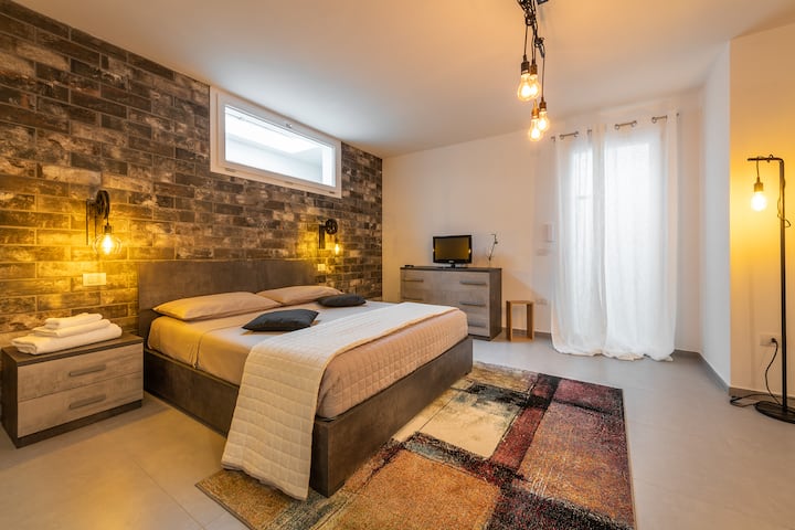 工业标准双人床卧室-宽敞浪漫