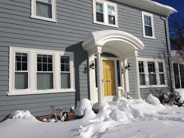 My Inviting East Side Center Hall Colonial gallery image 2