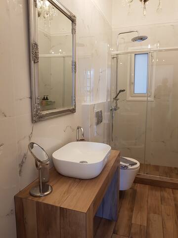 Penthouse of light @Koukaki gallery image 4