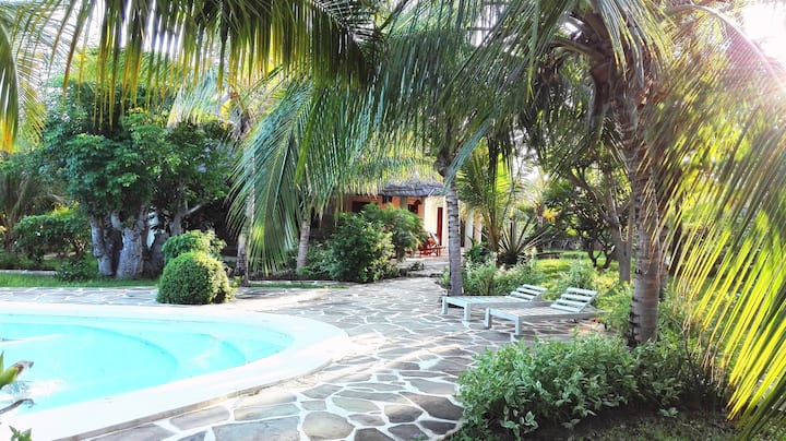 WATAMU VILLA WITH SERVICE PERSONNEL