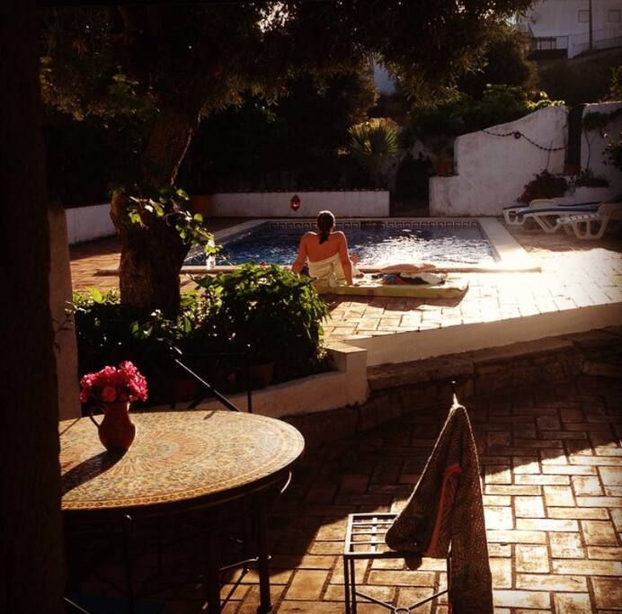 Sunny evenings by the pool