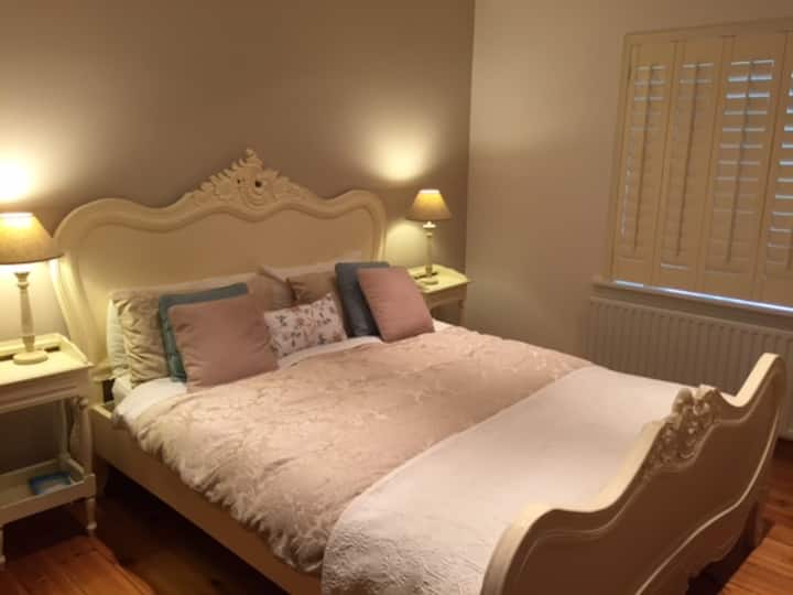Double room in Relaxing House. Townhouses for Rent in Midleton, Cork
