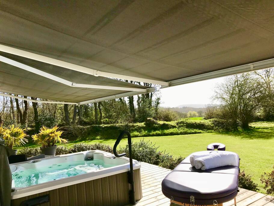 Et pourquoi ne pas vous offrir un massage sur la terrasse