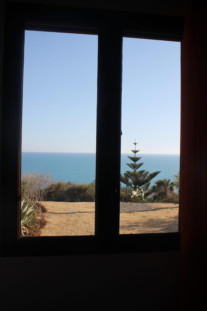 ნომერი ზღვის ხედით