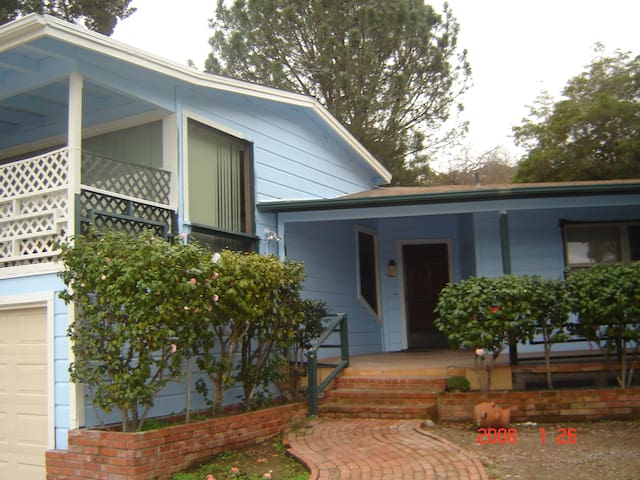 Large La Jolla 6 bedrm Sleeps 16 5 blocks to beach