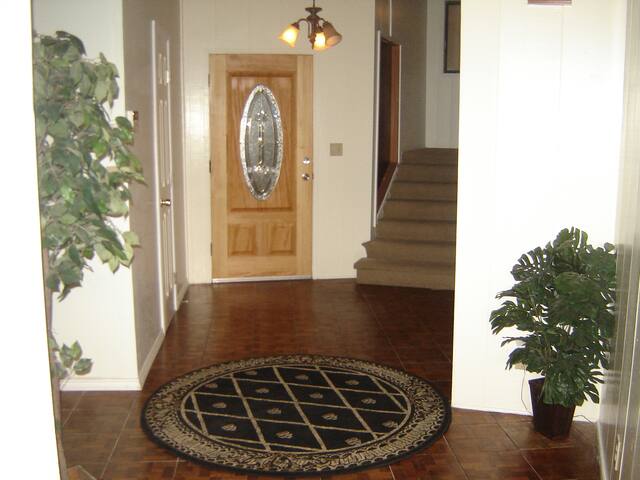 Large La Jolla 6 bedrm Sleeps 16 5 blocks to beach gallery image 3