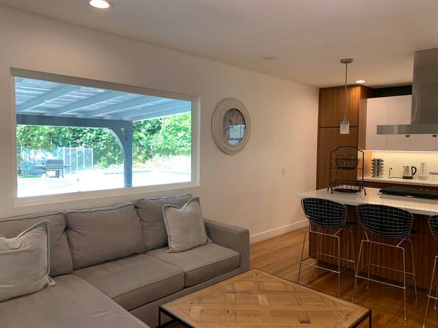 BEAUTIFUL HOUSE IN SHERMAN OAKS, NEAR ATTRACTIONS! gallery image 5