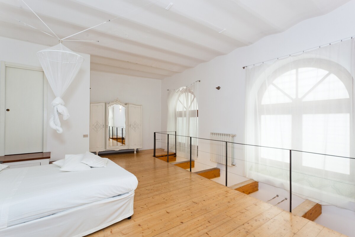 להירגע בקומה העליונה