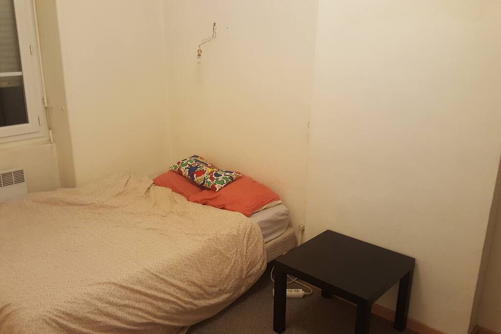 chambre avec lit double