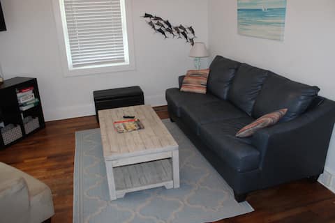 Successful Airbnb property: 1 Block to the Beach,Fully Fenced in Backyard in Myrtle Beach