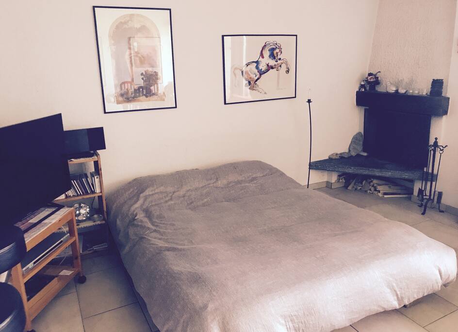 Living room double bed