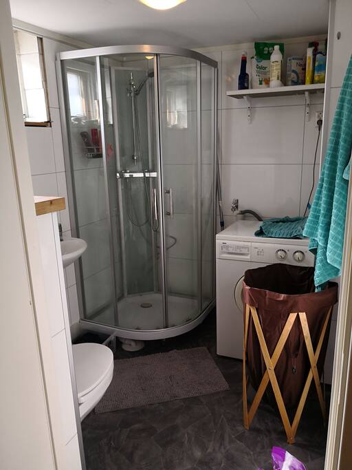 Bathroom with washing maschine