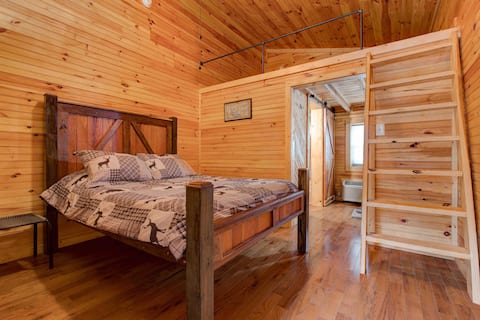Red Wolfe Lodge Cabin 2 Whispering Pine