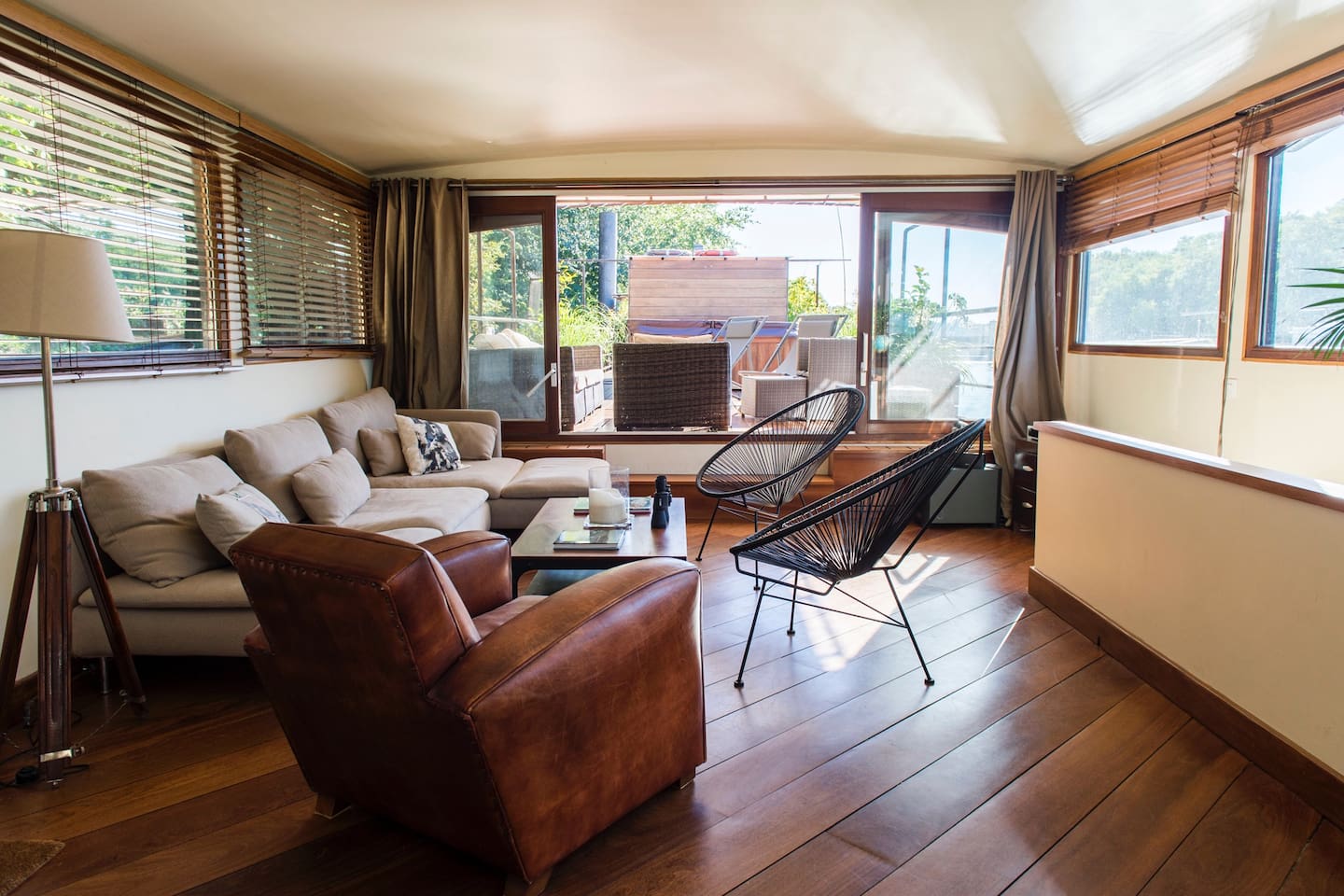 10 Ways to Fall in Love with Paris (Again) on a Boat