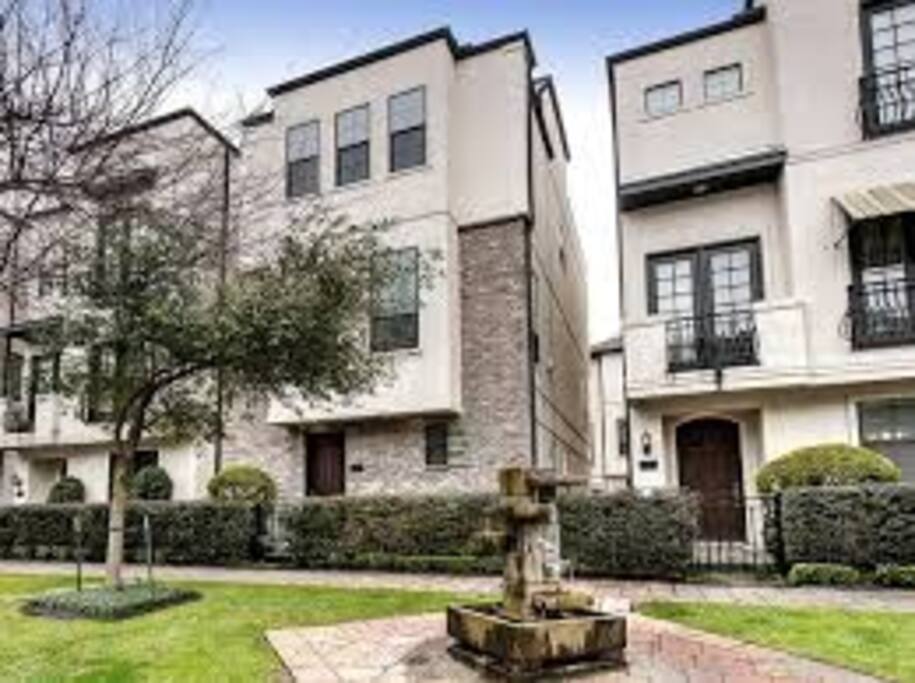 Charming neighborhood in the Arts District