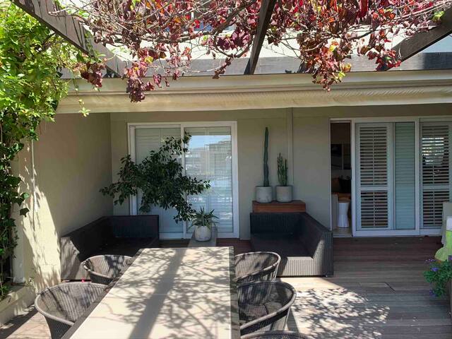 Spacious V&A Marina Garden Apartment | Bannockburn gallery image 4