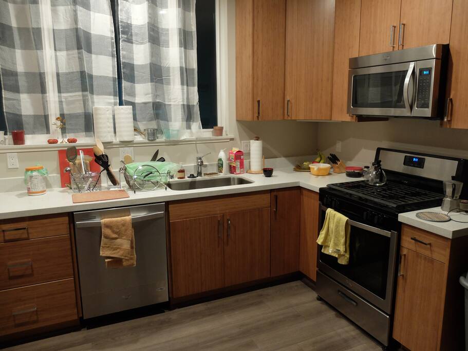 Full stocked, spacious kitchen for you to use.