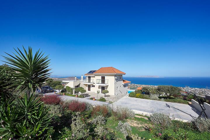 Breathtaking views at an amazing location gallery image 5