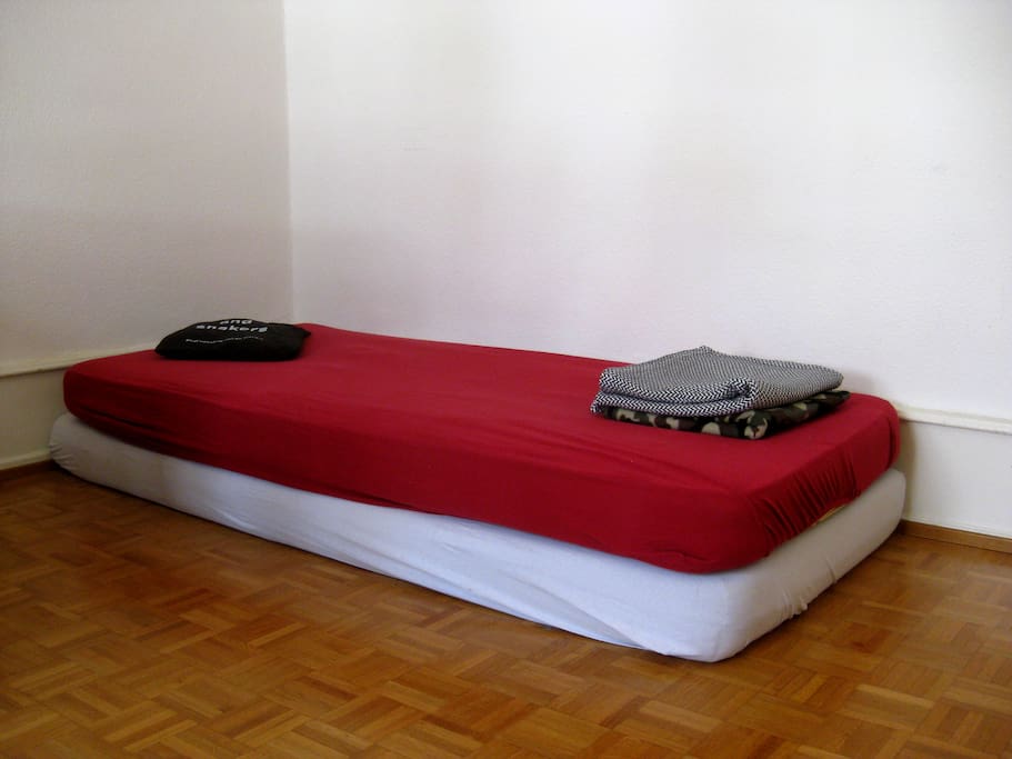 The bed aka. 2 simple yet comfy mattresses.