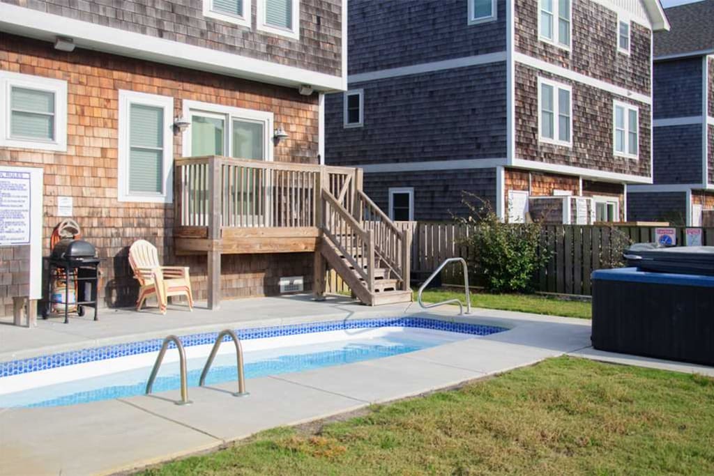 JR48: South Fork Farms 10 | Pool Area
