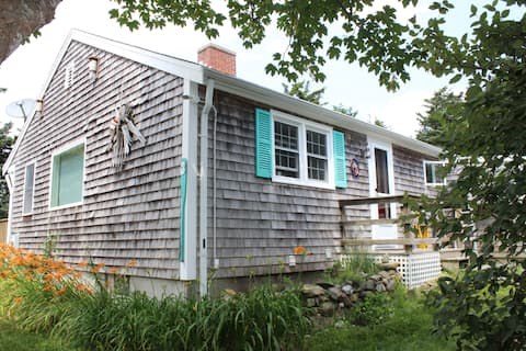 Nauset Heights Cottage- 5 minute walk to beach!