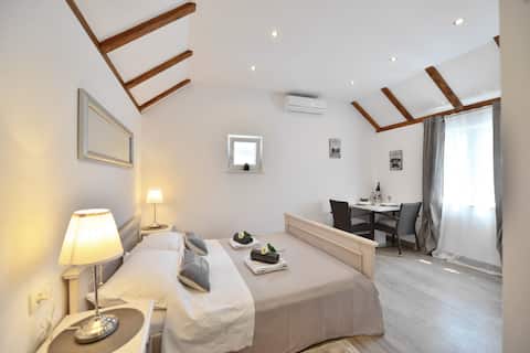 Perla luxury studio in town center