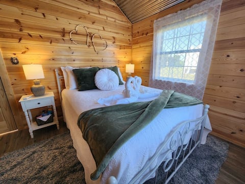 Cute 2 bedroom cabin