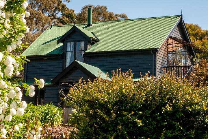 Exclusive Boutique Coastal Cottage gallery image 2