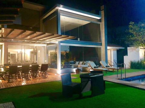 BEAUTIFUL AND MODERN WITH A POOL AND ARTIFICIAL LAKE.