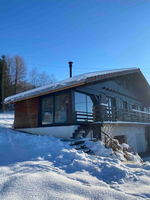 Renovated Charming Chalet by Lake St Point