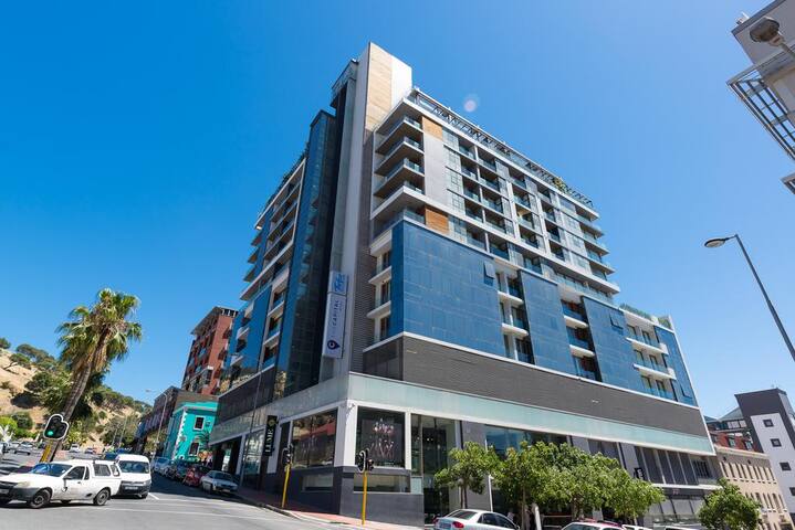 Five Star 3 Bed 3.5 Bath Luxury Penthouse gallery image 2