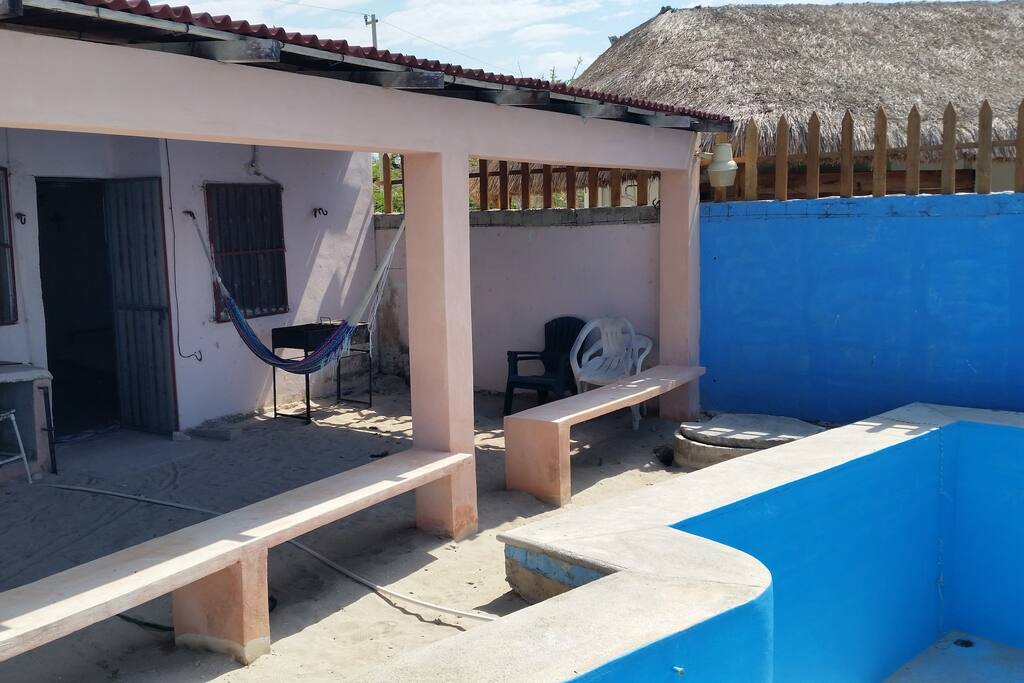 Espacio techado junto a alberca
