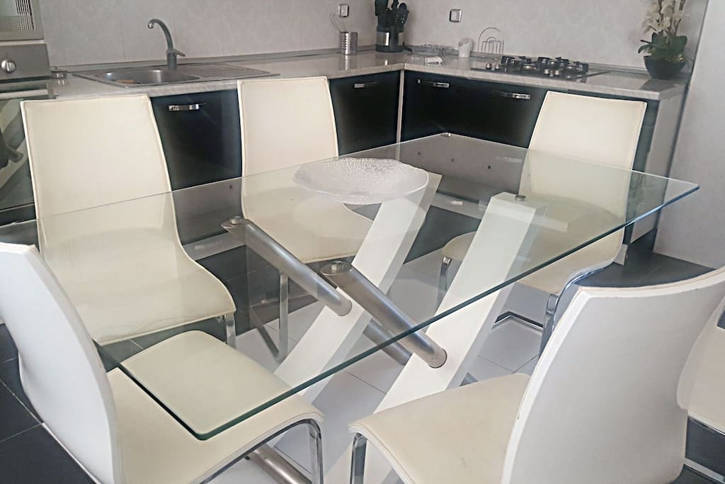 Table a dîné pour six personnes