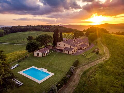 Podere Maiano - Pool Villa with 9 Bdrs and Spa