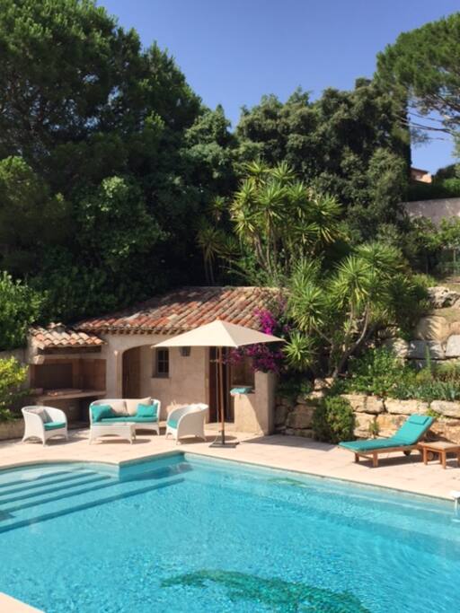 pool-house dans jardin méditerranéen de 3.300 m2