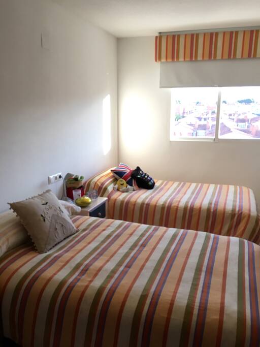 Habitación doble invitados / Guest Twin Room