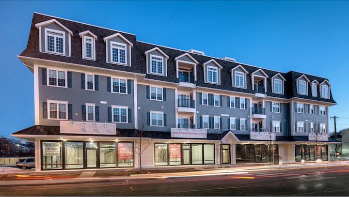 2bed/2bath Apt at Waltham Landing. Middle Unit