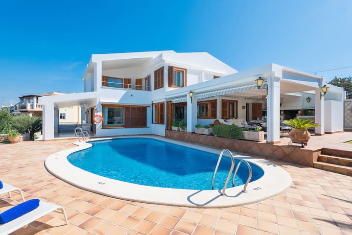 Villa Garrido, Lujo cerca de la Playa