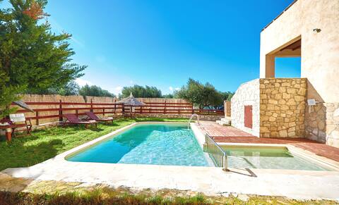 Villa Evenos with private pool in holiday complex
