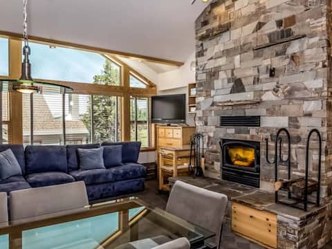 4 Bed + Loft, Gorgeous Kirkwood Condo