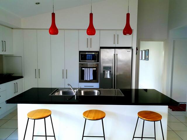 Sun, Surf and Sand Family Holiday Home gallery image 4