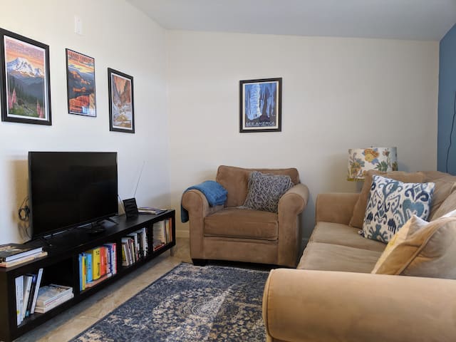Clean, Comfy, Central PHX Private Guest Suite