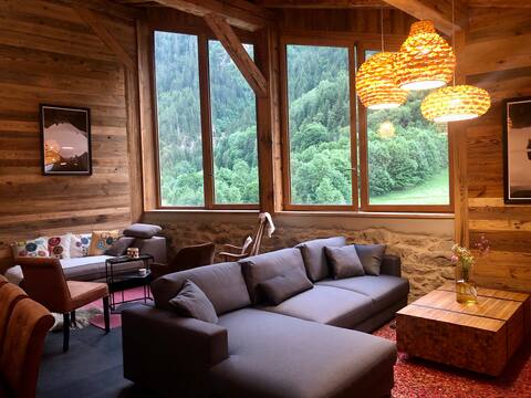 Triplex, mountain view, sauna, ski resort shuttles