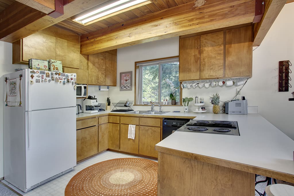 Kitchen has all you need for cooking a big meal! Also, has an espresso machine, popcorn maker, crock pot and more!