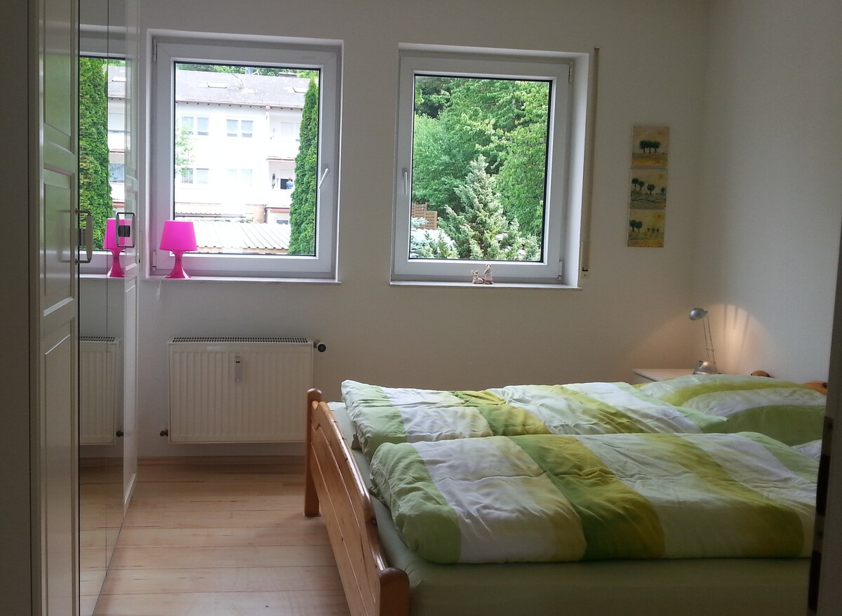 Кревет во спална соба (180*200 см)