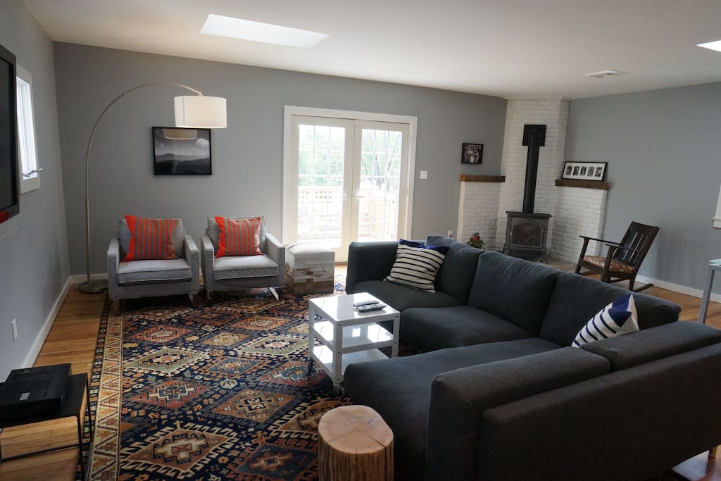 Ample seating, cable tv
