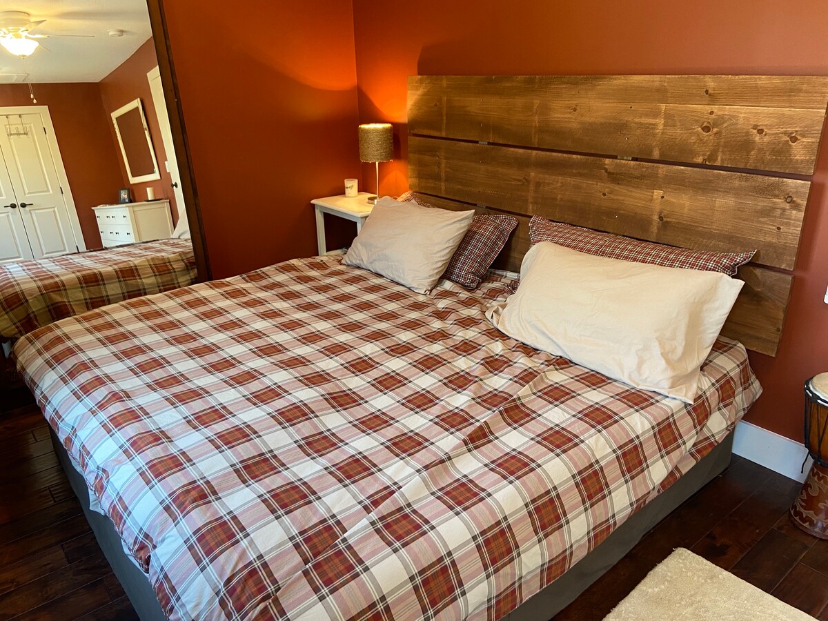 Нов душек со душек од мемори пена кој е супер удобен на брачен кревет (широк 150-179 см)!