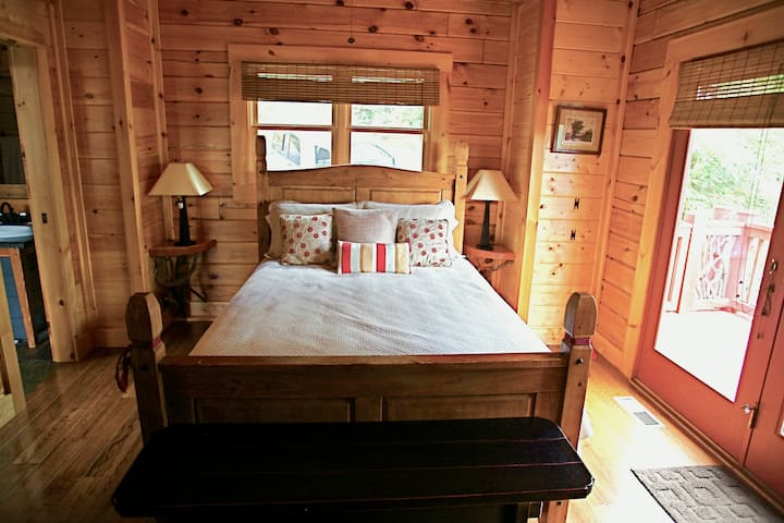 Comoda camera da letto per gli ospiti con bagno privato